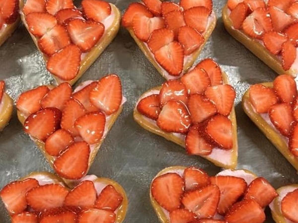 Mini hartvlaai met aardbeien + slag.