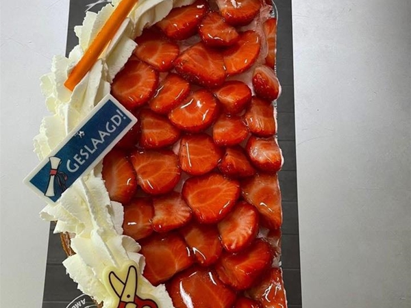 Halve aardbeienvlaai